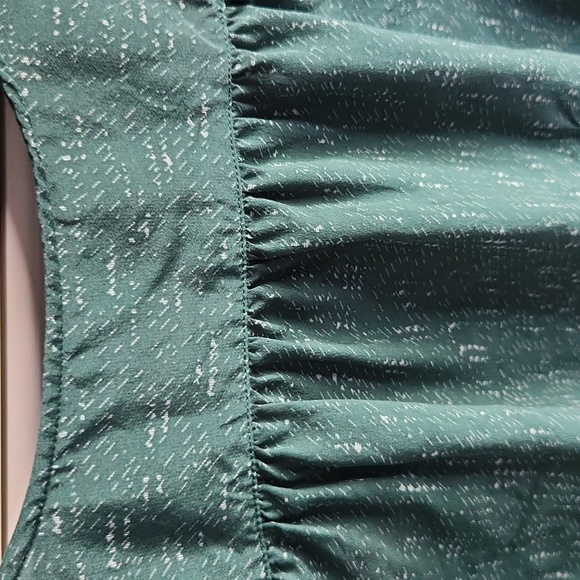 EUC Joie Green Print Silk V Neck Popover Blouse - Picture 6 of 6